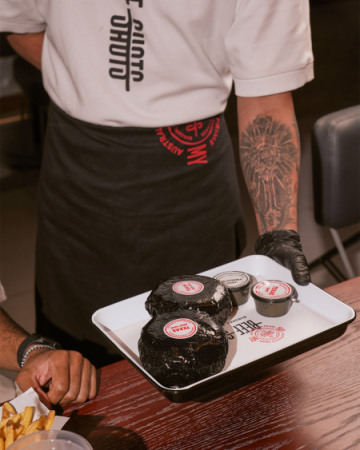 خدمة تقديم البرجر في بيف شوتس