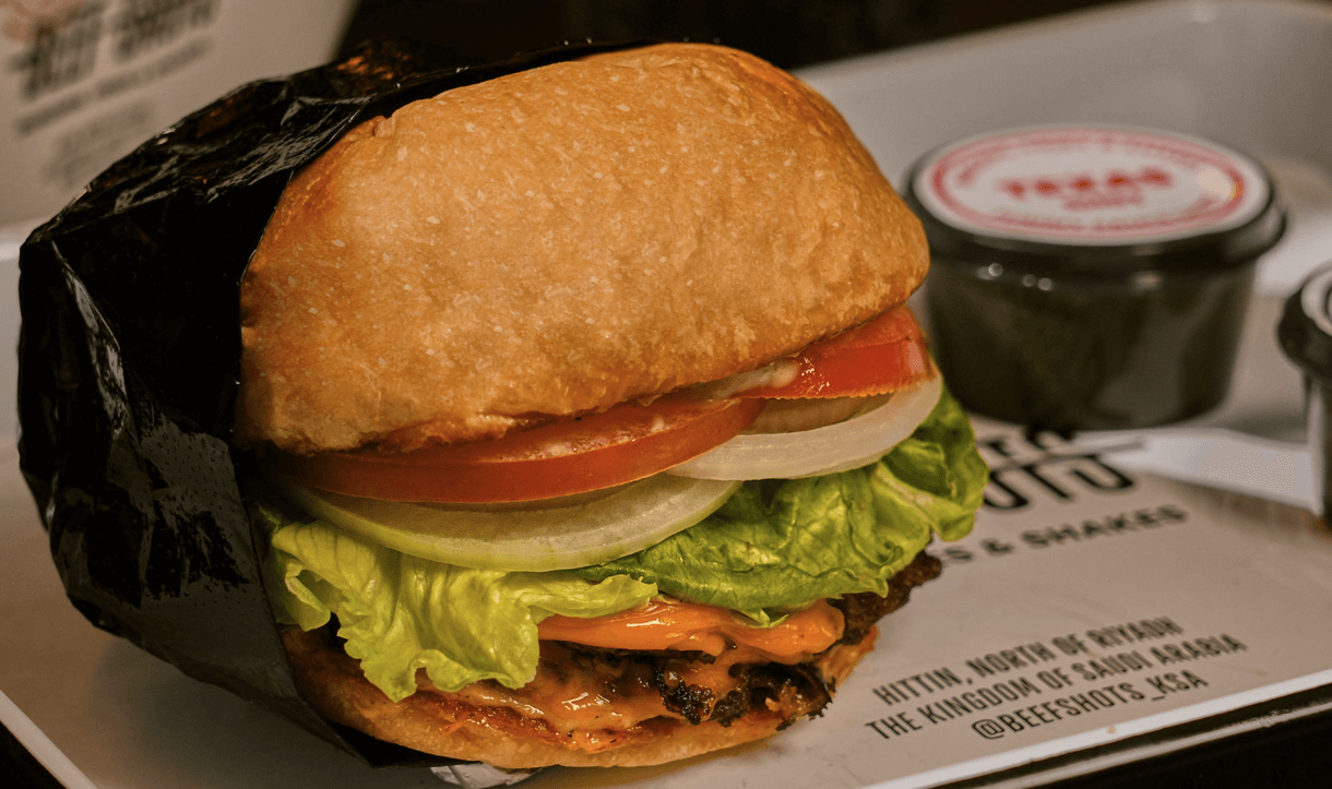 كاليفورنيا برجر من بيف شوتس في الرياض